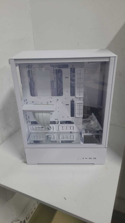 Lian Li SUP01 RGB Beyaz Mid Tower ATX Kasa(OUTLET)