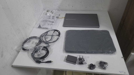 ASUS ZENSCREEN DUO OLED MQ149CD 14