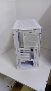 XPG INVADER X ARGB TEMPERLI CAM USB KASA B(OUTLET)