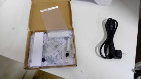 XPG INVADER X ARGB TEMPERLI CAM USB KASA B(OUTLET)