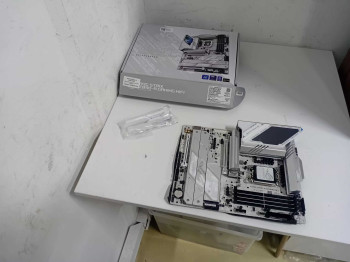 ASUS ROG STRIX Z890-A GAMING WIFI DDR5 5XM(OUTLET)