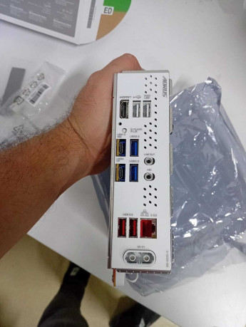 GIGABYTE ANAKART AM5 MINI-ITX X870I AORUS (OUTLET)