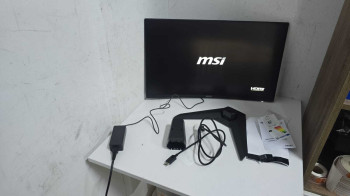 MSI MAG 274CXF 27