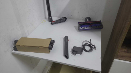 DYSON V8 ADVANCED DIKEY SUPURGE(OUTLET)