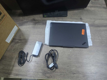 LENOVO P14S 21MFS2MQ00 R7 PRO - 8840HS 16G(OUTLET)