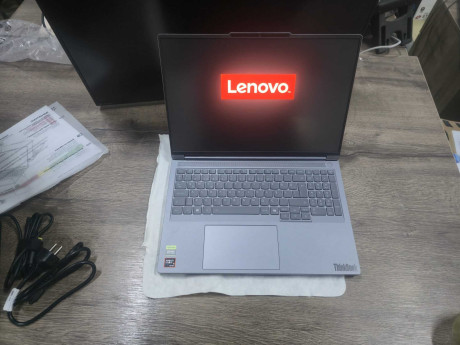 LENOVO TB 21U00013TX R9-8940HX 32G 1TB 16