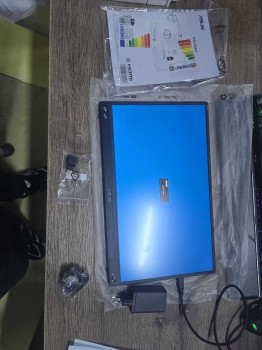 ASUS ZENSCREEN MB16AHV 5 MS 60 HZ15.6