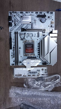 COLORFUL BATTLE-AX B760M-G WHITE WIFI V20 (OUTLET)