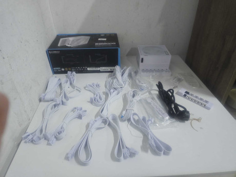 Lian Li Edge.1200 Beyaz 1200W 80+ Gold ATX(OUTLET)