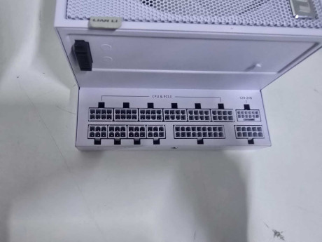 Lian Li Edge.1200 Beyaz 1200W 80+ Gold ATX(OUTLET)