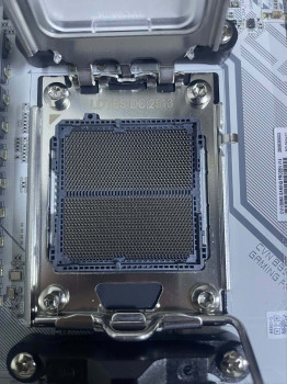 COLORFUL CVN B850I GAMING FROZEN V14 DDR5 (OUTLET)