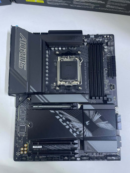 GIGABYTE X870E-AORUS-ELITE-WIFI7 ANAKART(OUTLET)