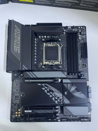 GIGABYTE X870E-AORUS-ELITE-WIFI7 ANAKART(OUTLET)